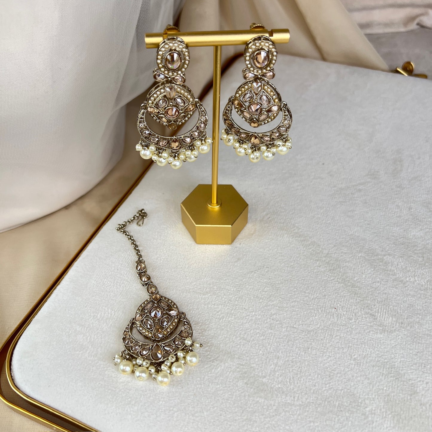 Large Semi Bridal Choker Set