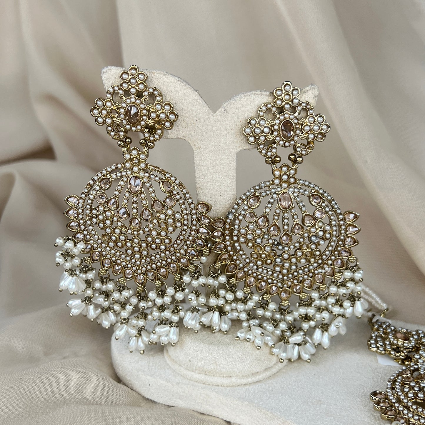 Nauratan Oversized Earring & Tikka Set
