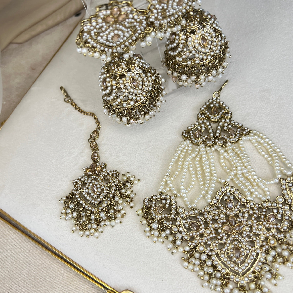 Large Bib/Choker Style Semi Bridal w/Jhoomar