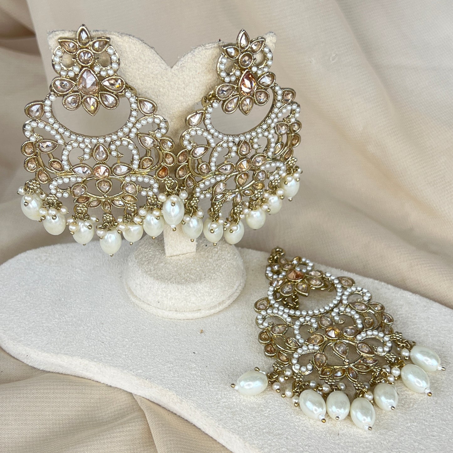 Nauratan Oversized Earring and Tikka Set