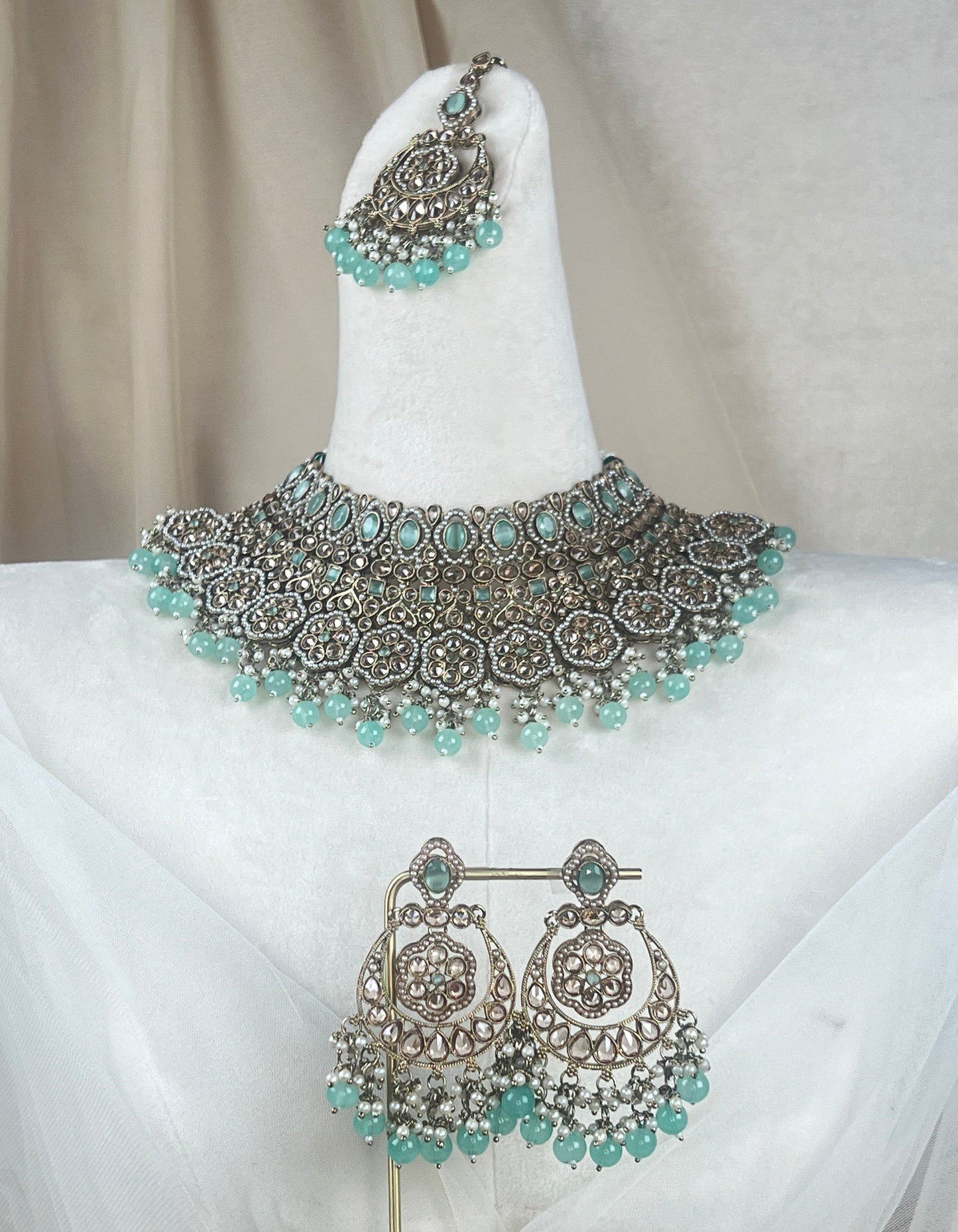 Bib Style Polki Semi Bridal Choker Set