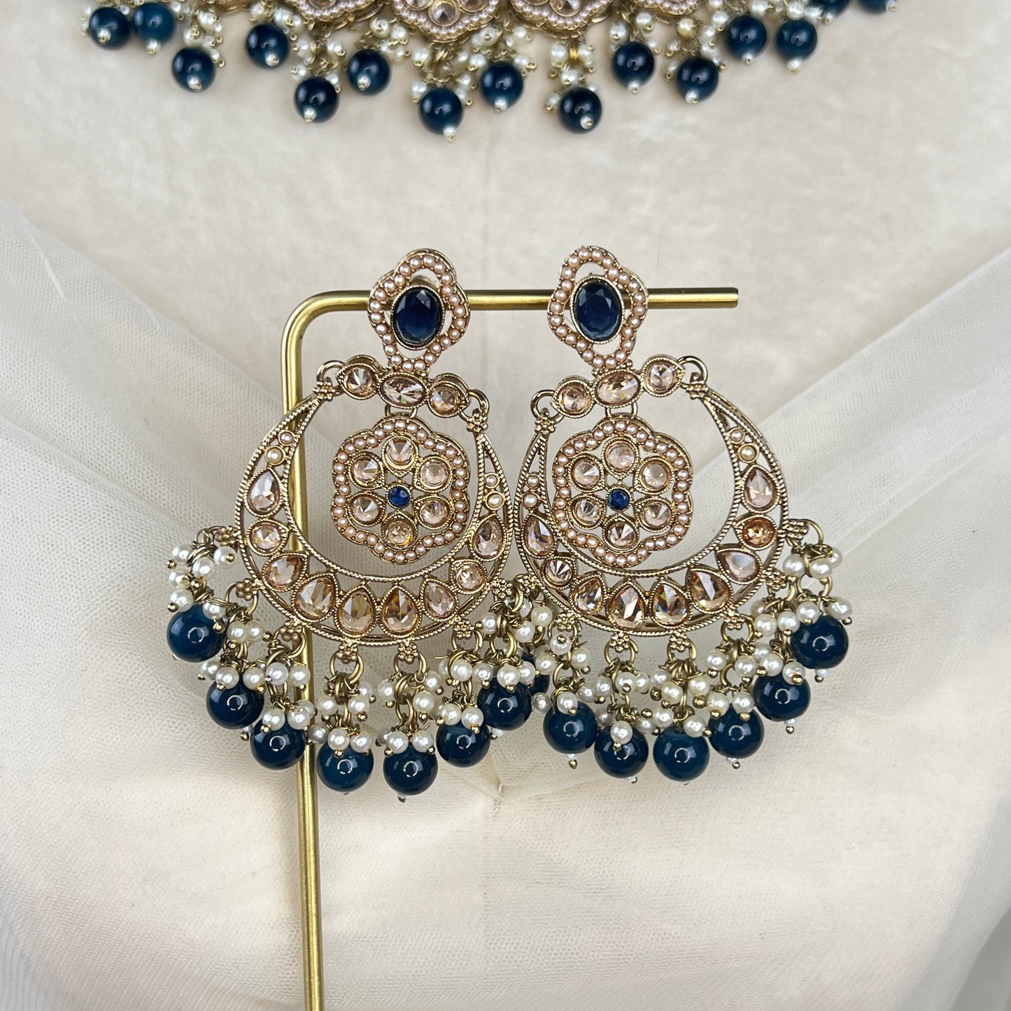 Bib Style Polki Semi Bridal Choker Set