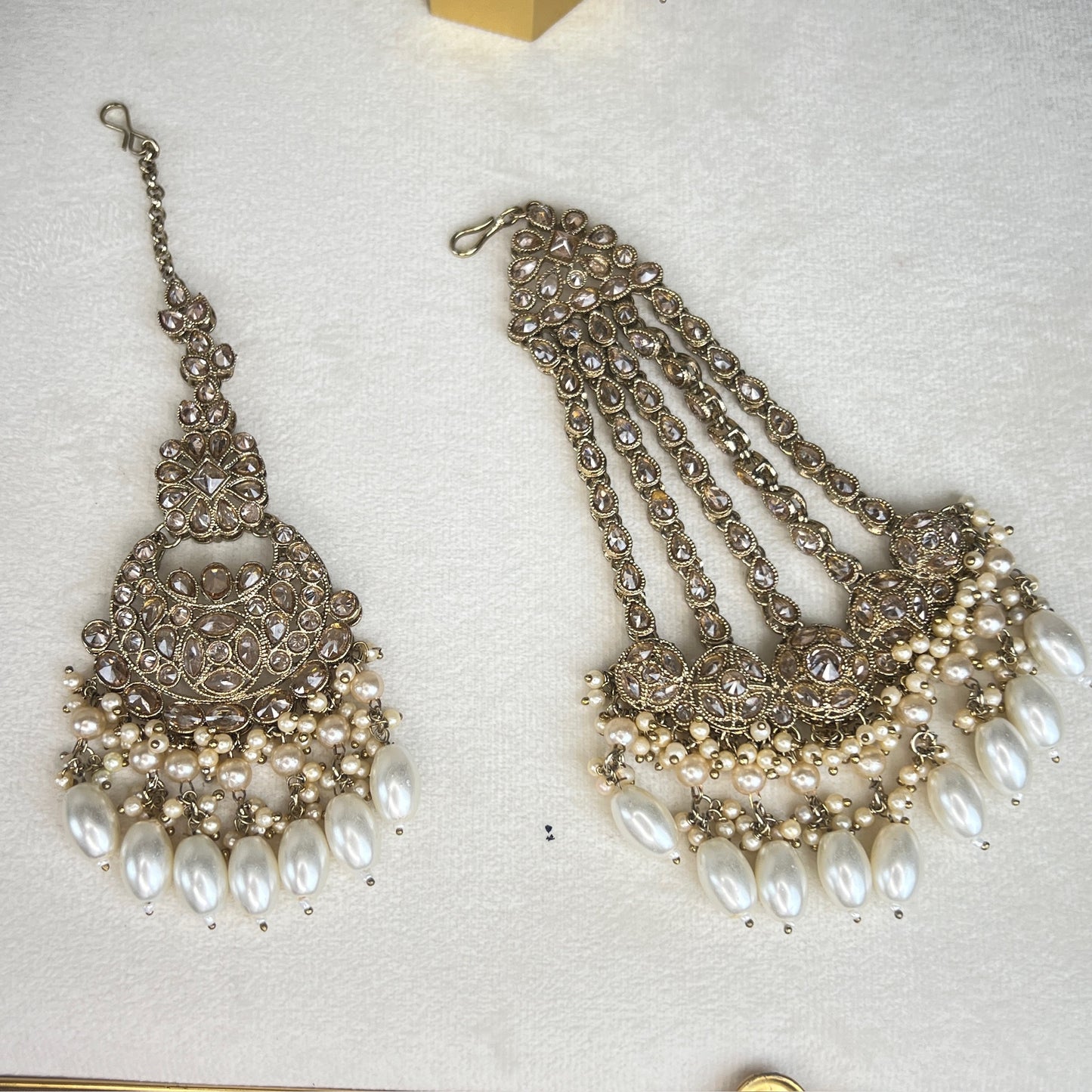 Large Bib Style Semi Bridal Set w/Jhoomar