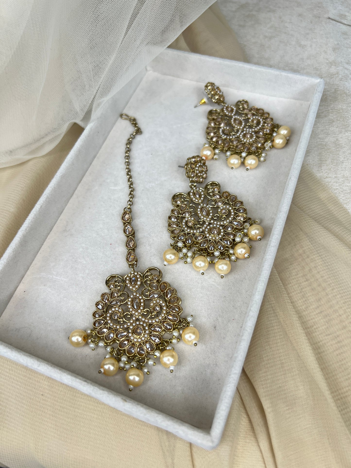 Bib Style Polki Semi Bridal Choker set