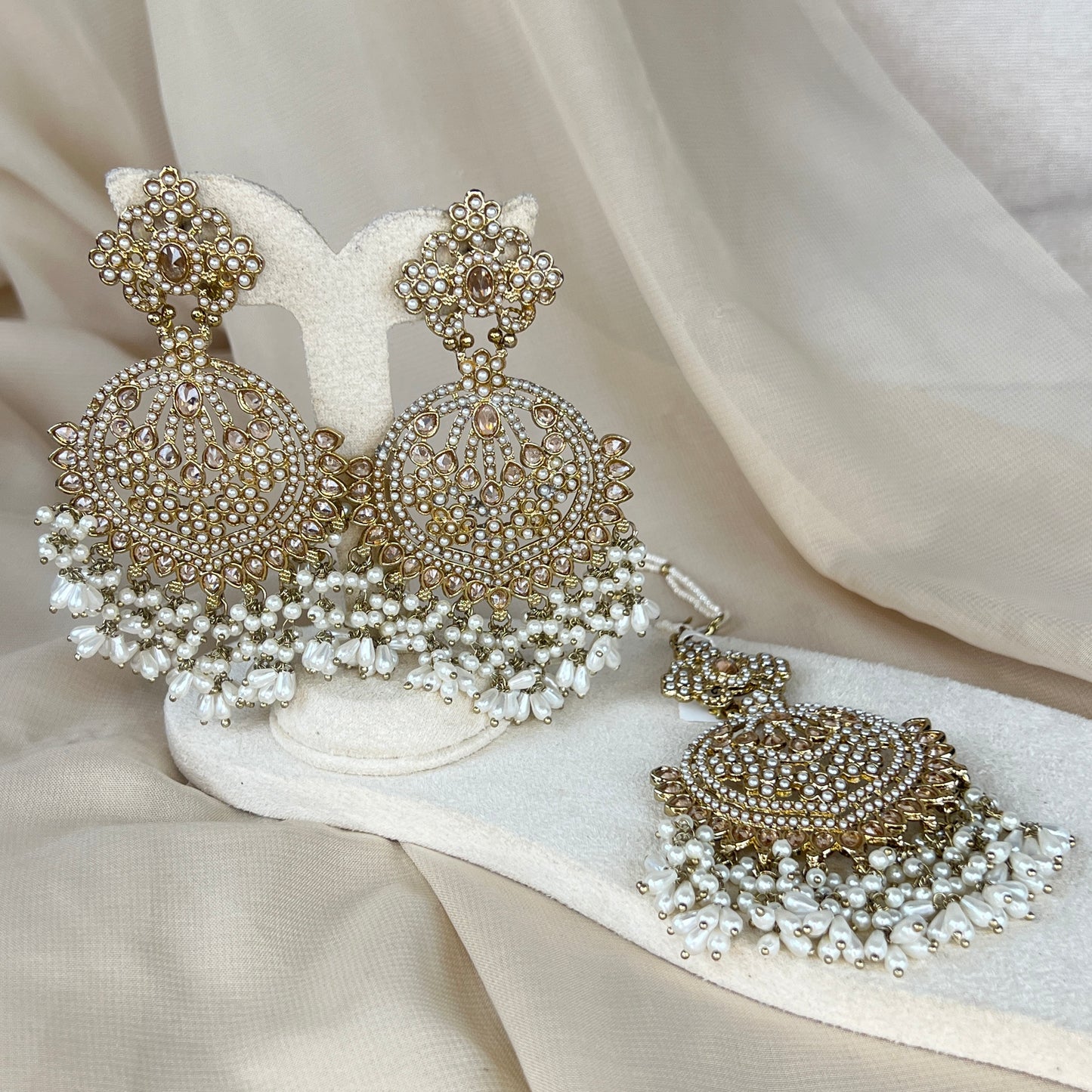 Nauratan Oversized Earring & Tikka Set