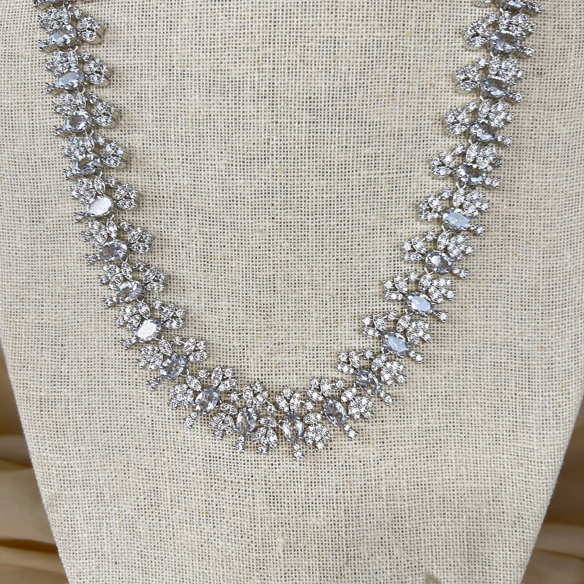 Long American Diamond | AD Haar with earrings