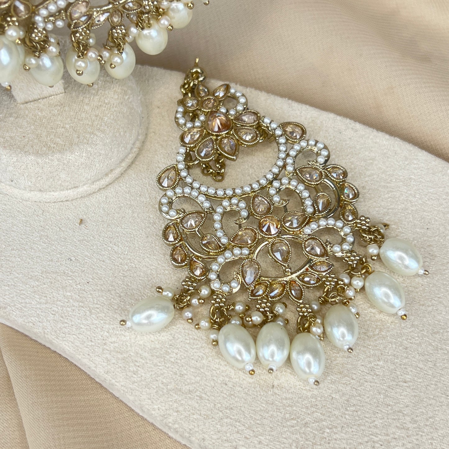 Nauratan Oversized Earring and Tikka Set