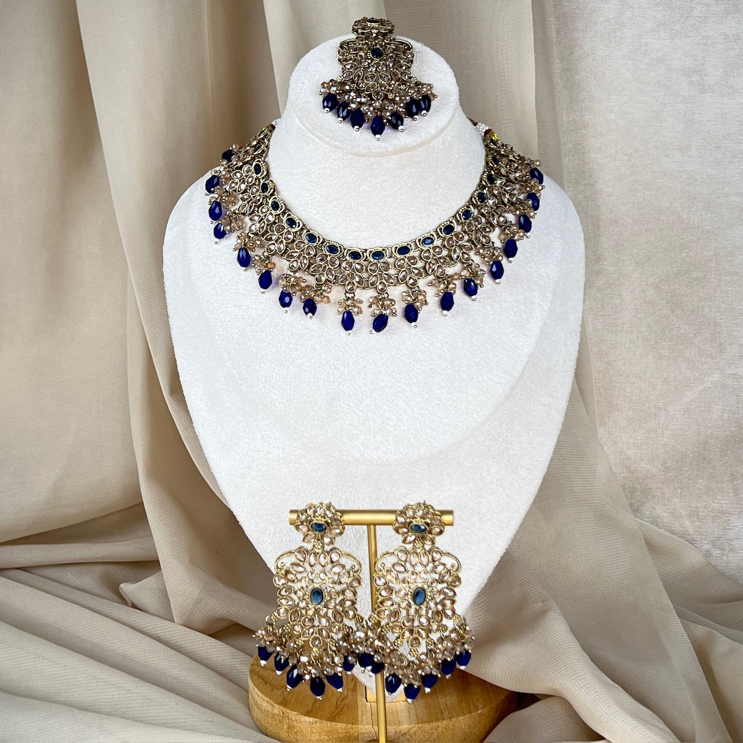 Necklace Set w/Earrings & Tikka