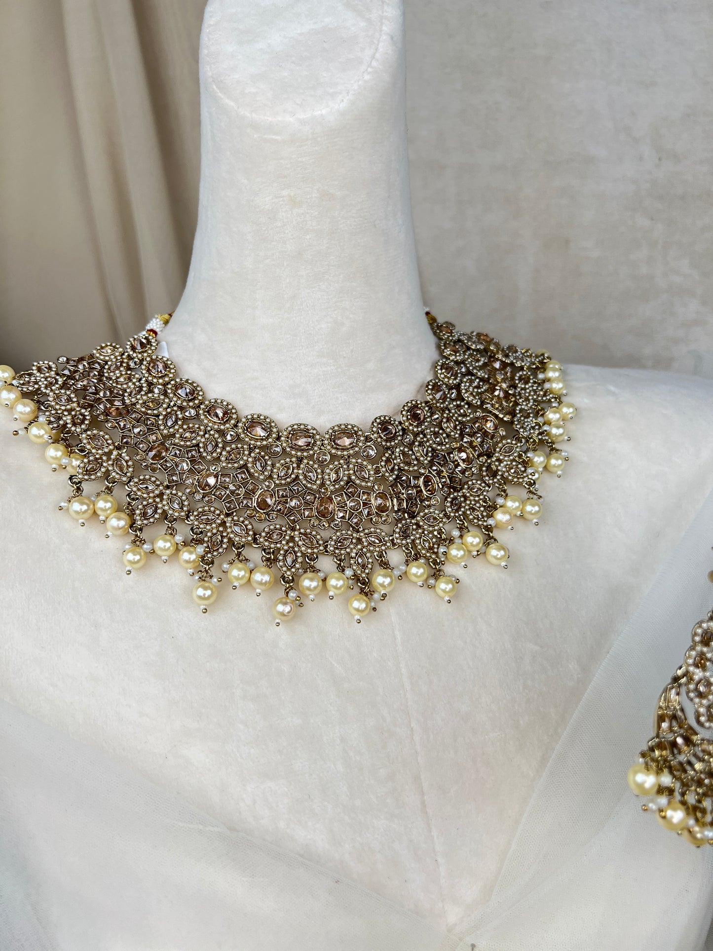 Nauratan Polki Style Bib Necklace Set