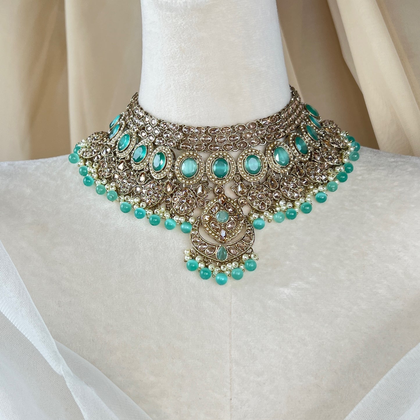 Large Semi Bridal Choker Set