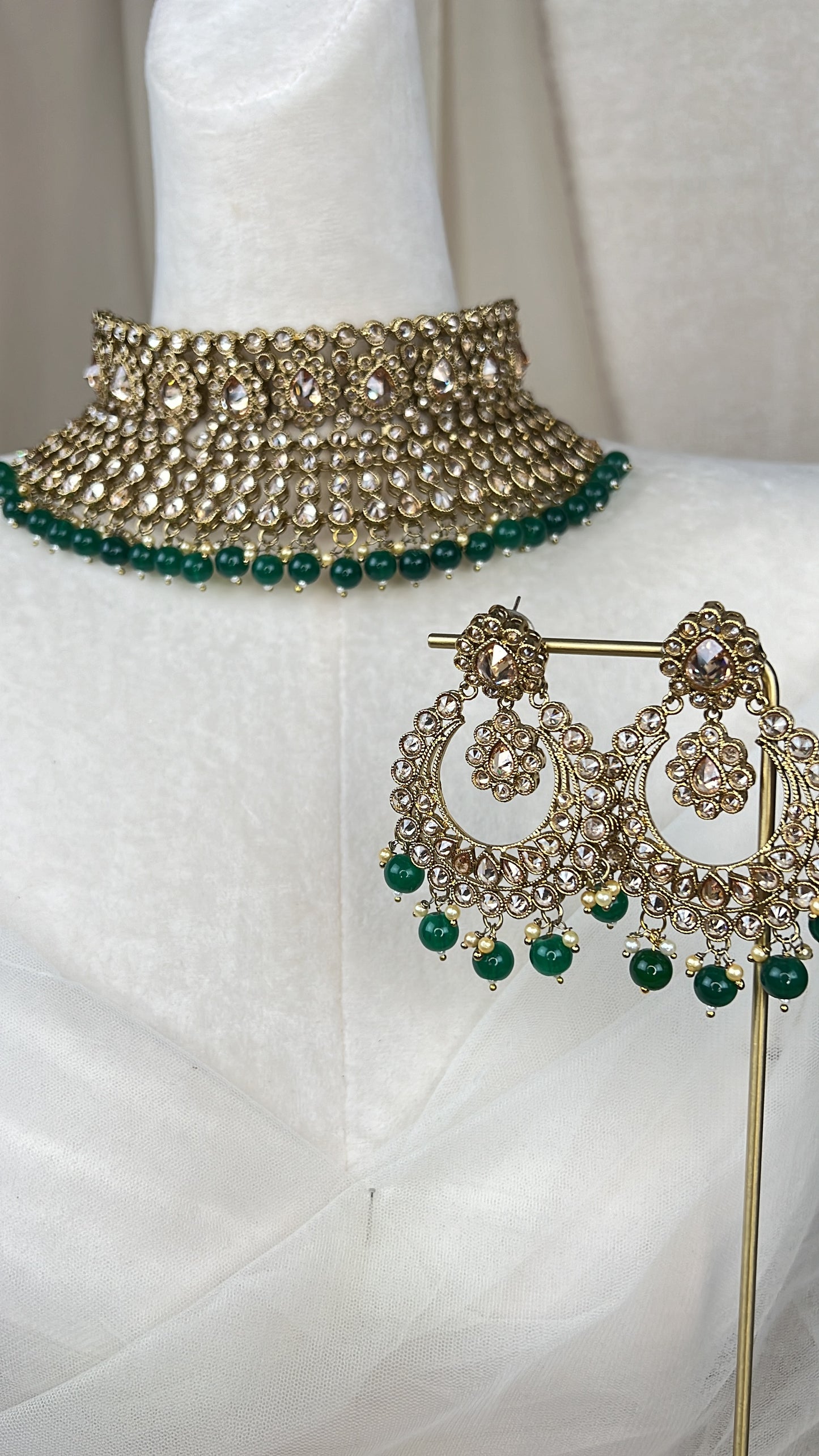 Emerald Semi Bridal Choker Set