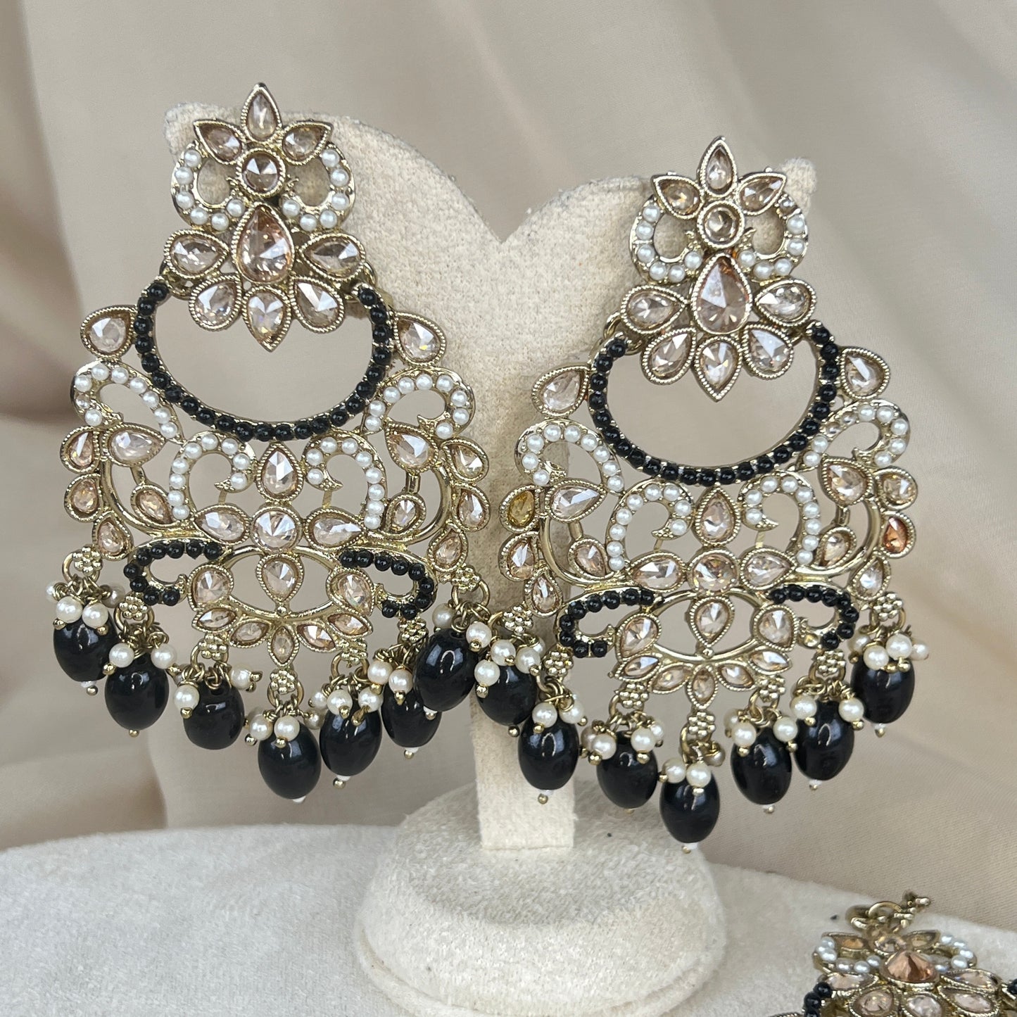 Nauratan Oversized Earring and Tikka Set