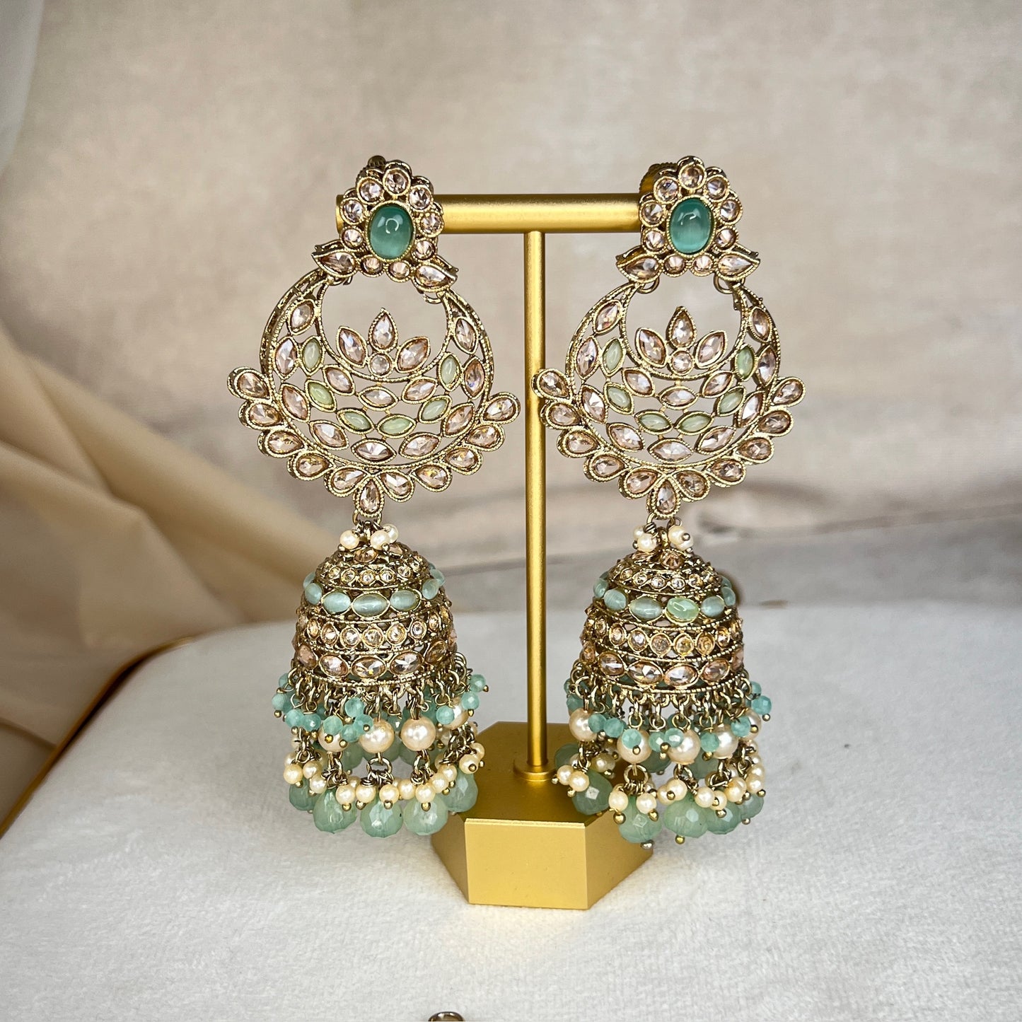 Large Bib Style Semi Bridal Set w/Jhoomar