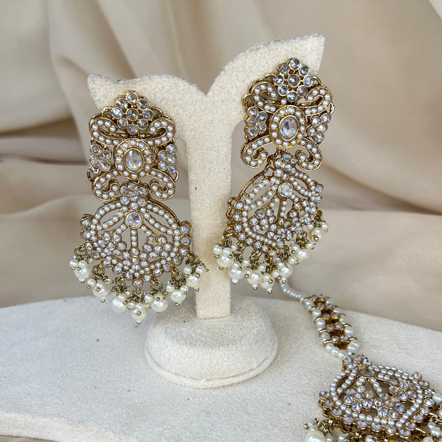 Nauratan Earring & Tikka Set