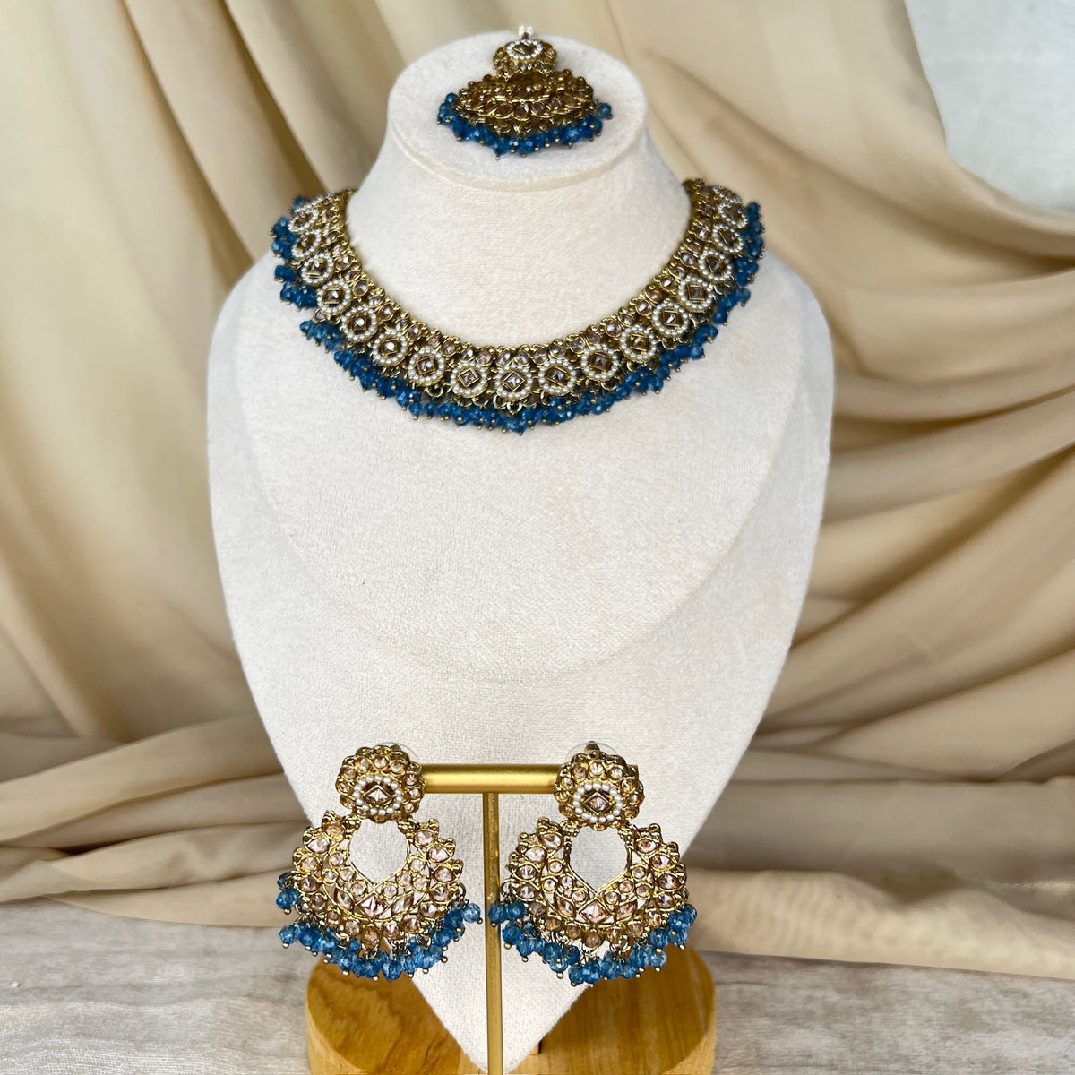 Necklace Set w/Earrings & Tikka