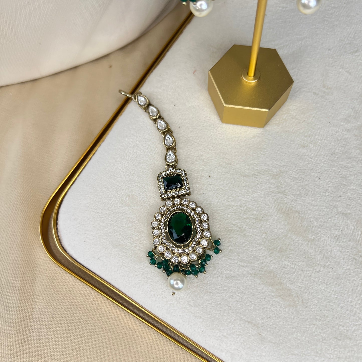 Victorian White Gold Kundan Semi Bridal Set