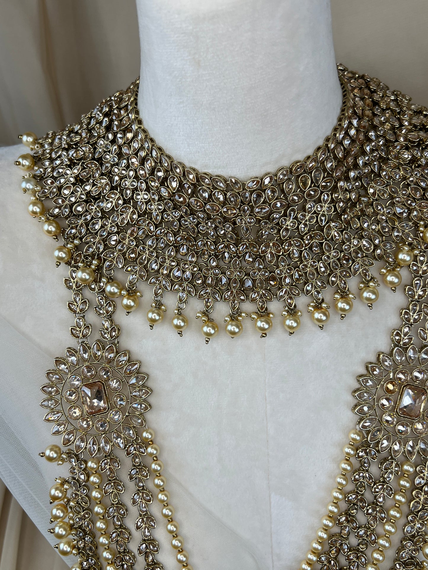 Full Polki Bridal Set in Gold/Pearl
