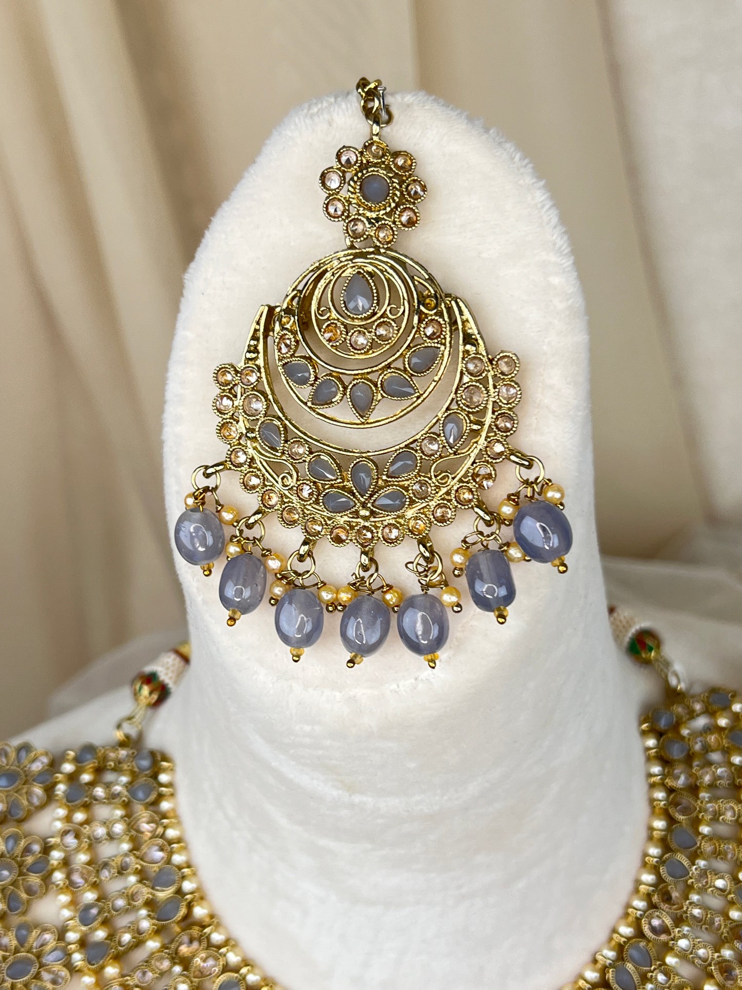 Gray Bib Style Necklace Set