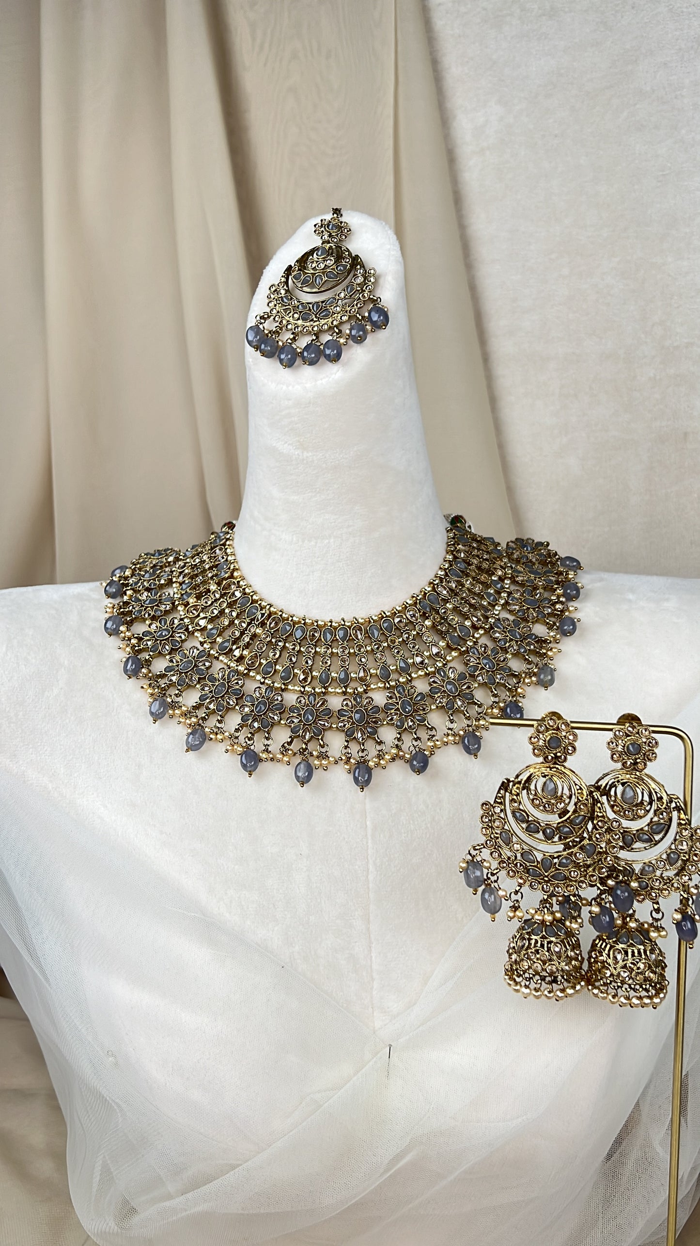 Gray Bib Style Necklace Set