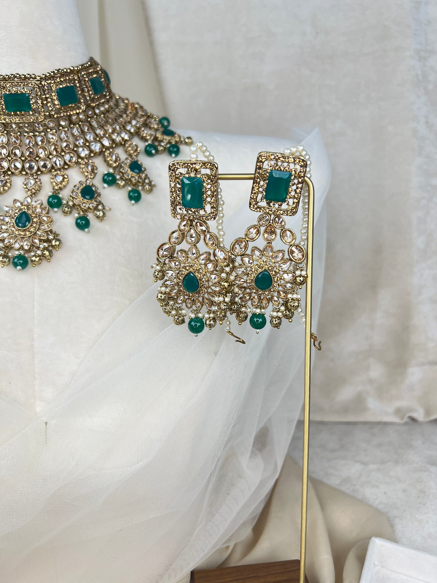 Regal Semi Bridal Set