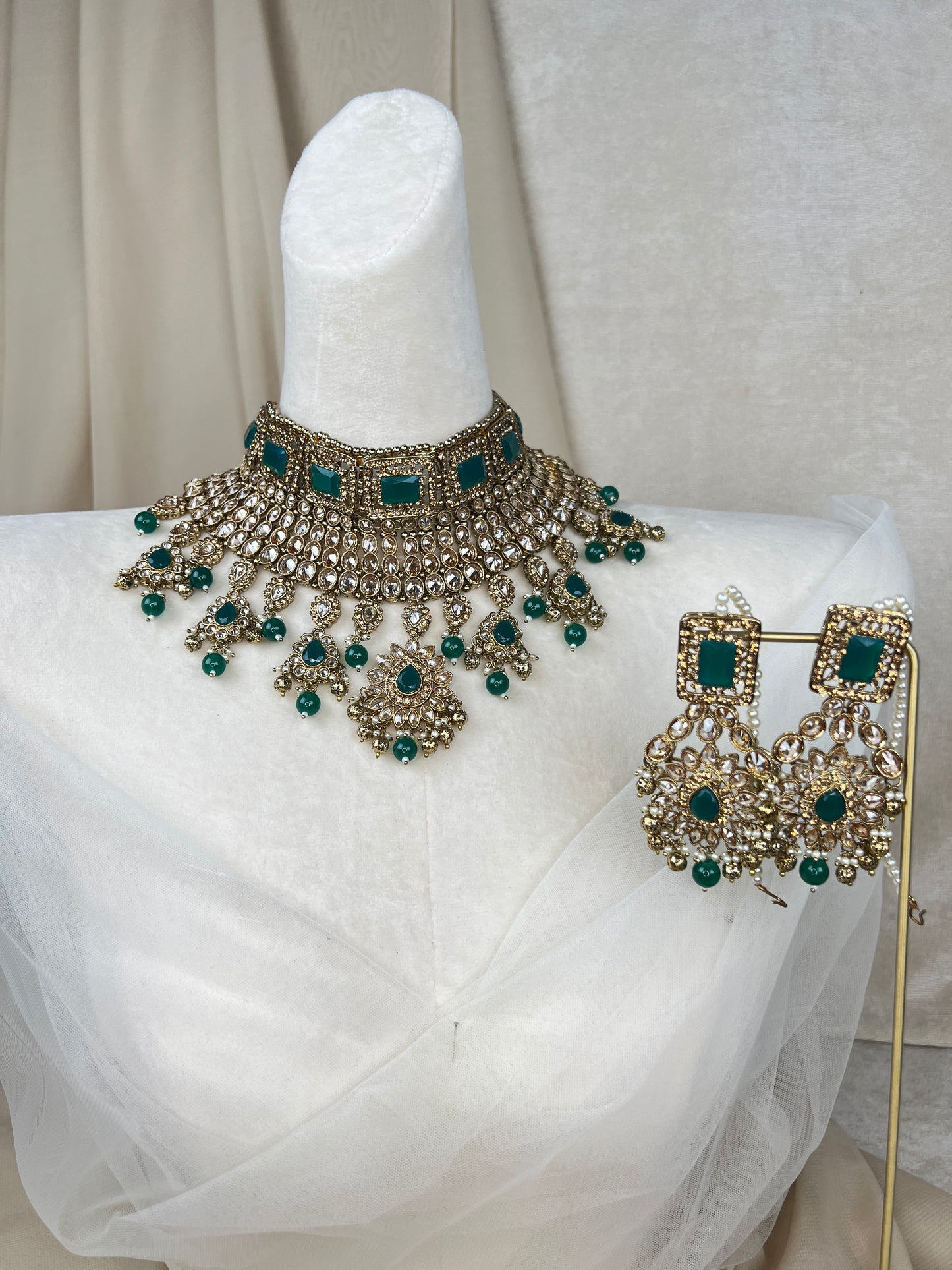 Regal Semi Bridal Set