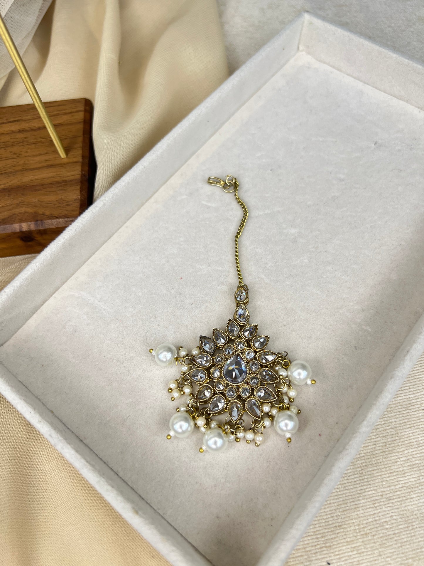 Bib Style Polki Necklace Set