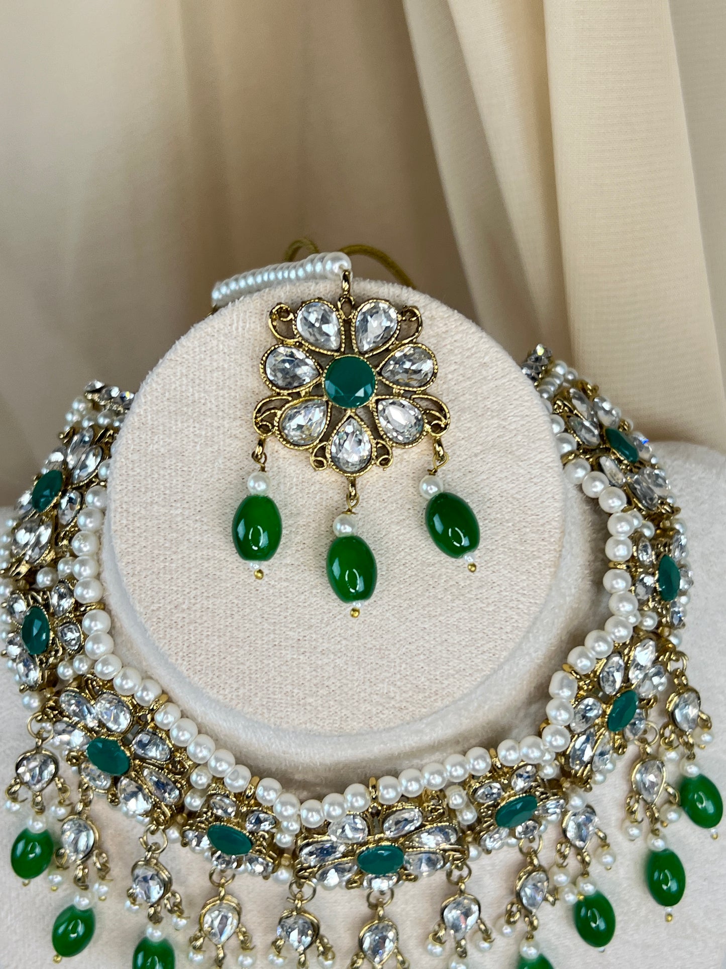 Green & White Necklace Set
