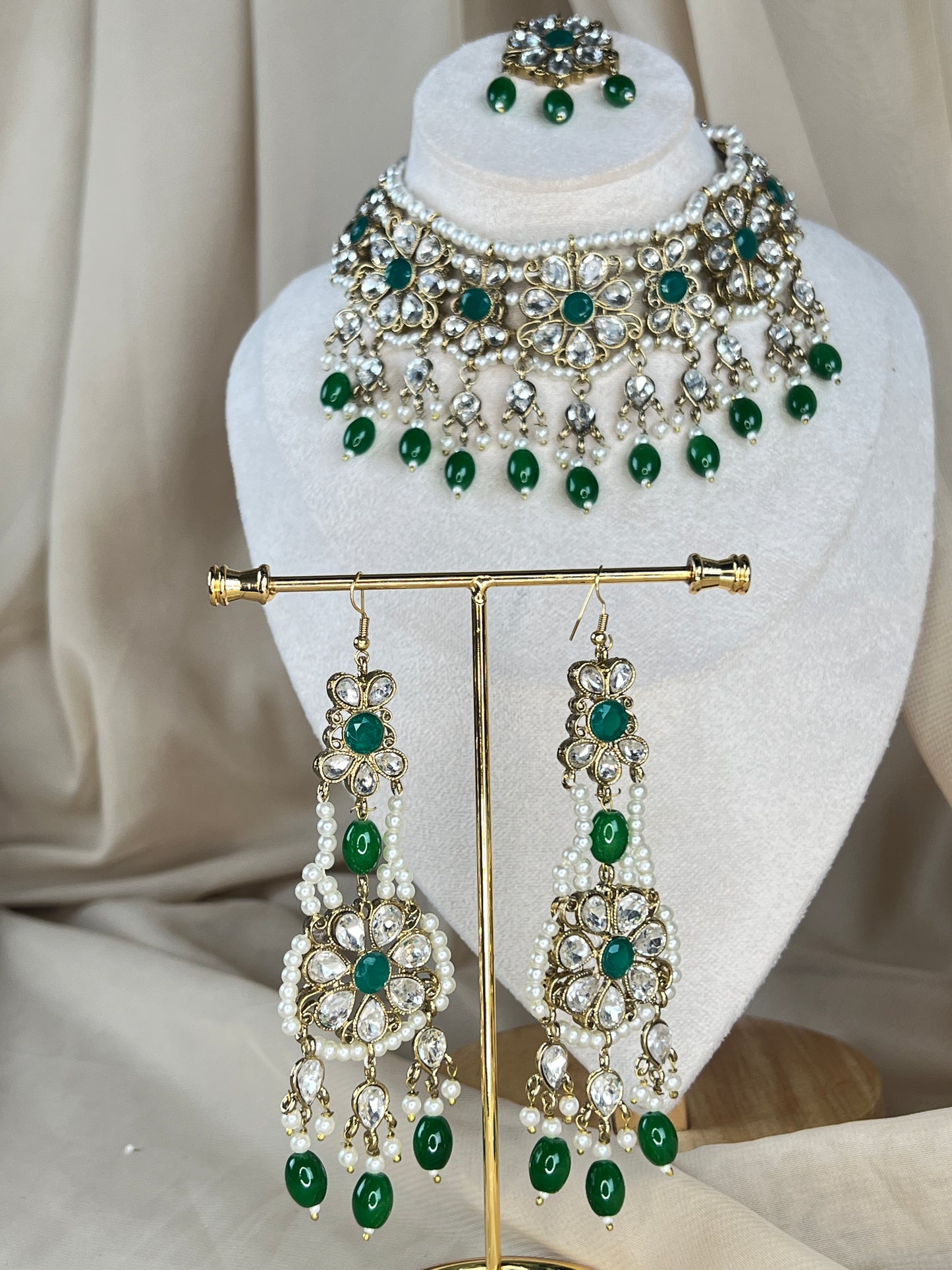 Green & White Necklace Set
