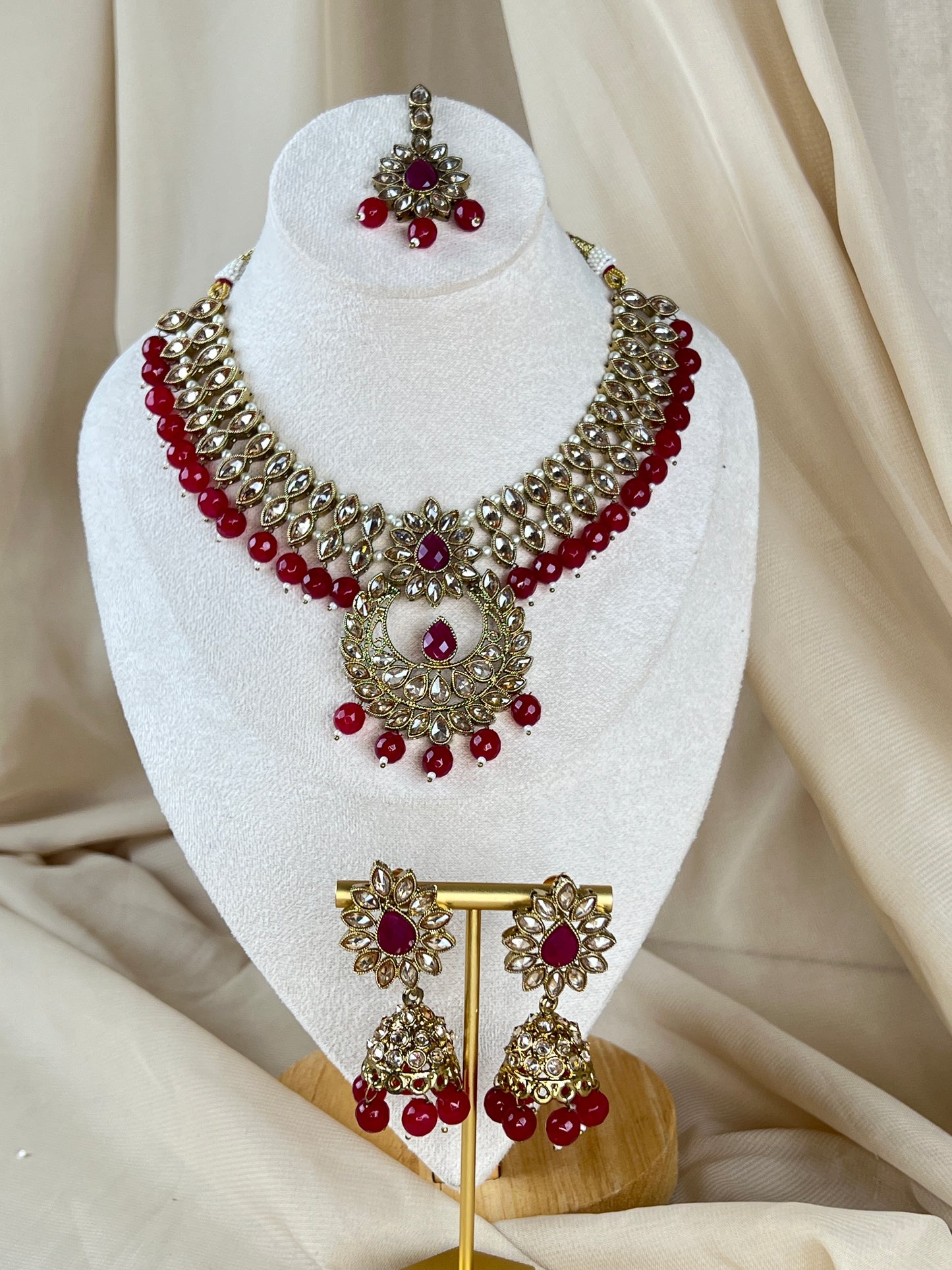 Red Necklace Set