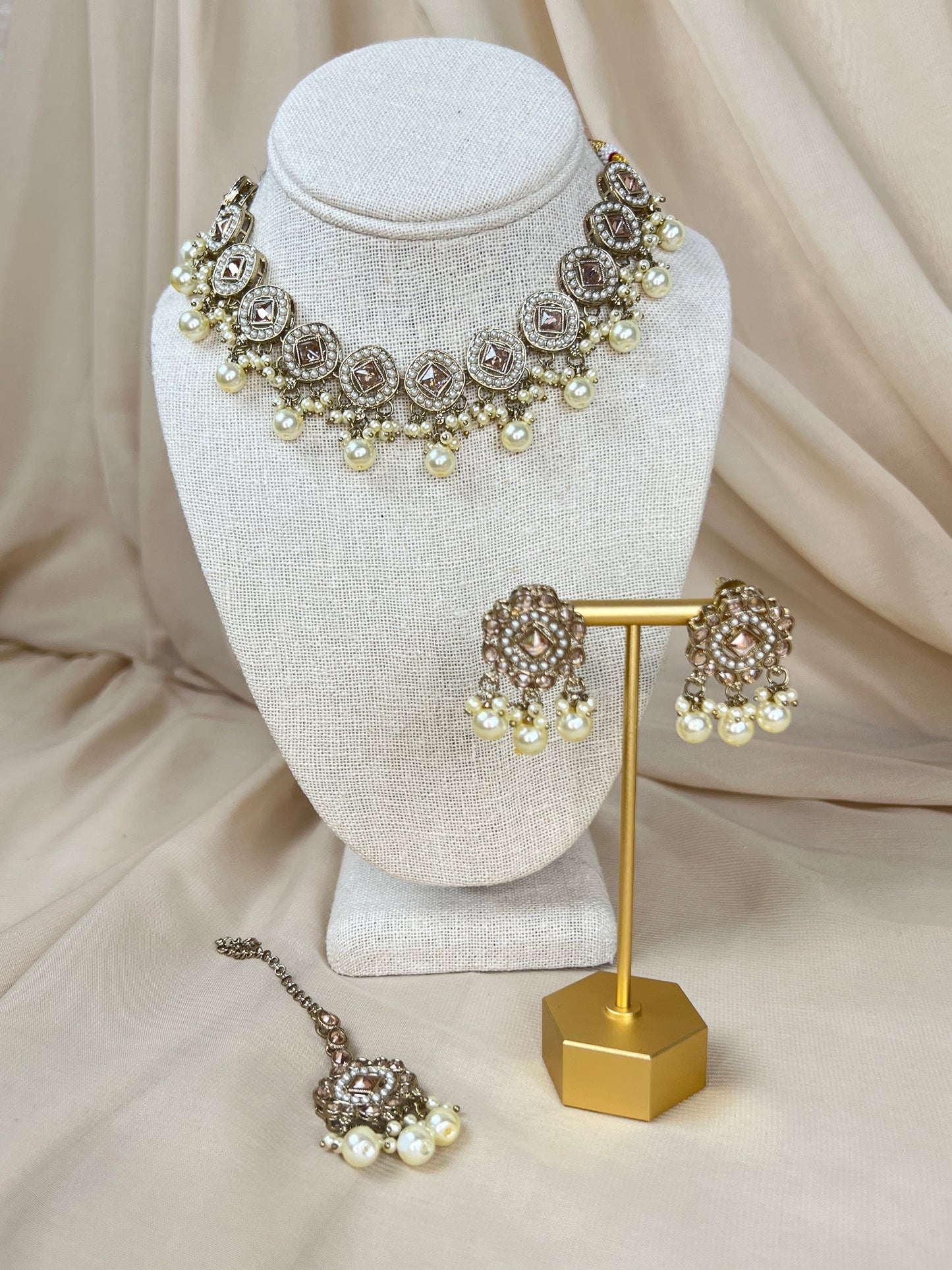 Small Daint Necklace Set