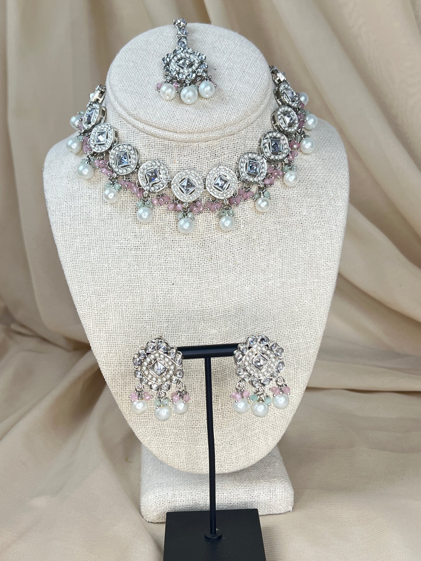Small Daint Necklace Set