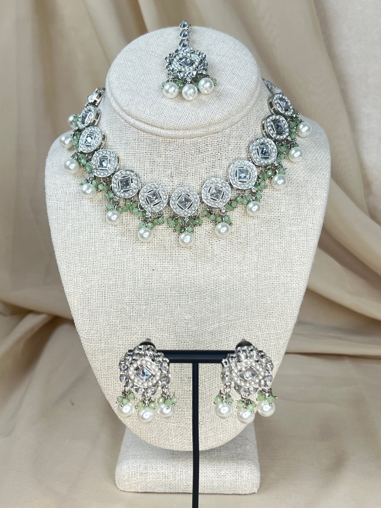 Small Daint Necklace Set