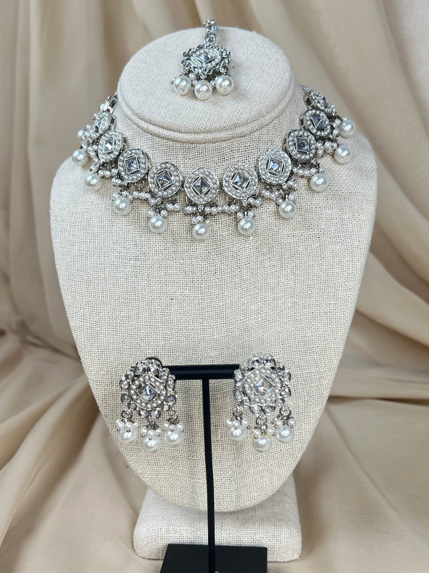 Small Daint Necklace Set