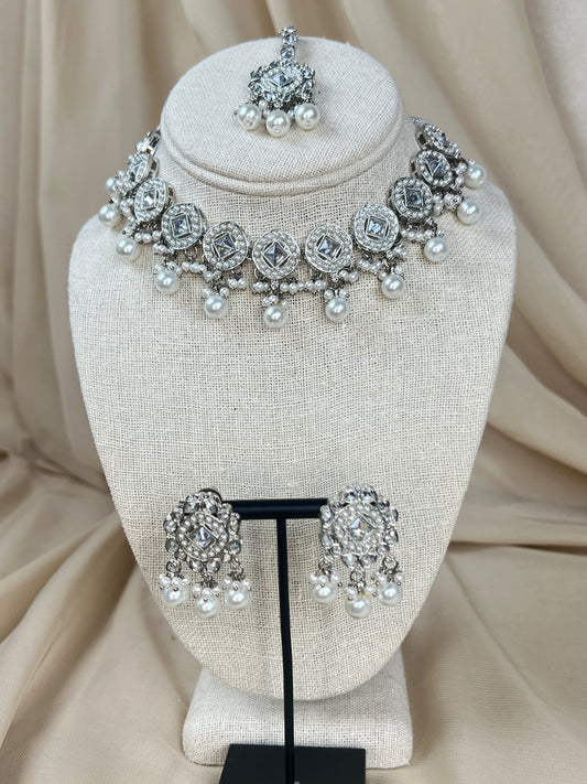 Small Daint Necklace Set